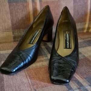 Roberto Capucci Black Textured Heels